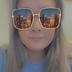 Meet your Posher, Courtney